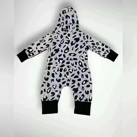 Infant Hooded Snap Onesie 12 Month Grey Pink Black NWT - Picture 4 of 5